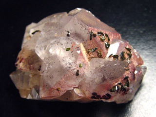 Bergkristall mit Hämatit und Epidot Stufe 60 mm - Sichuan, China