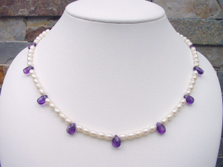 Pearl necklace with Amethyst