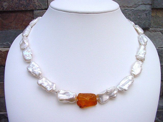 Baroque Pearl necklace with Amber