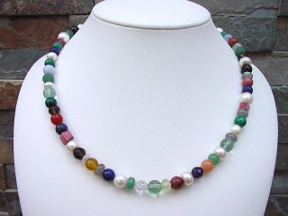 Bunte Edelsteinkette 245,30 Ct. Unikat mit Süßwasserzuchtperlen 50 cm