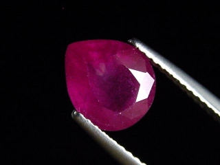 Ruby 3,34 Ct. pear - fine red pink - treated