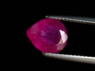 Ruby 3,34 Ct. pear - fine red pink - treated