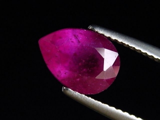 Ruby 3,44 Ct. pear - fine red pink - treated