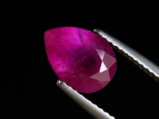 Ruby 3,44 Ct. pear - fine red pink - treated