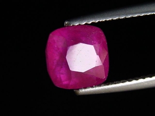 Ruby 3,42 Ct. cushion cut - fine red pink - treated