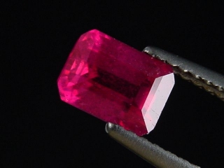 Ruby 1,40 Ct. octagon - fine red - treated