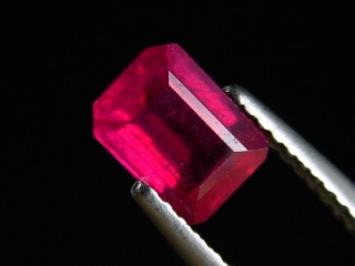 Ruby 1,30 Ct. octagon - fine red - treated
