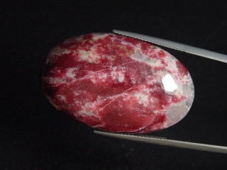 Thulit 55,05 Ct. Oval Cabochon - Lom, Norwegen