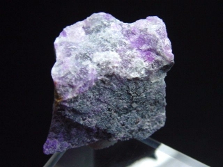 Sugilite specimen 32 mm - Wessels mine, Kuruman, Southafrica