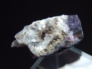 Sugilite specimen 27 mm - Wessels mine, Kuruman, Southafrica