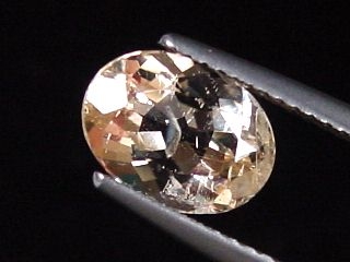 Danburit 2,00 Ct. Oval - Sahatany valley, Madag.