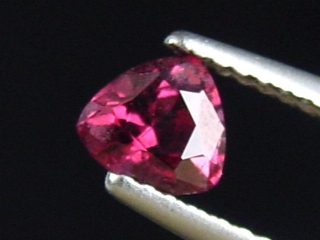 Rosa Spinell 0,74 Ct. Trillant 5,5 x 5 mm Sri Lanka