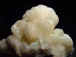 Stilbite specimen 90 mm - Dekkan Trapp, India