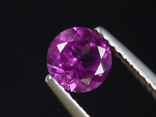 Rhodolite Garnet 0,90 Ct. fine purple round
