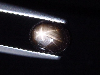 Star Sapphire 1,27 Ct. black golden cabochon