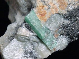 Emerald specimen 73 mm - crystals rich on matrix Brazil