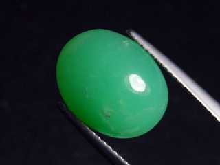 Chrysoprase 6,27 Ct. oval cabochon Brazil