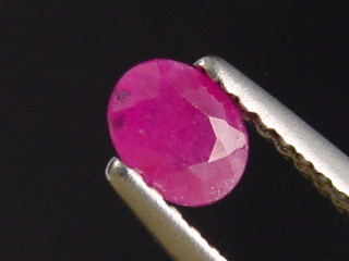 Ruby 0,44 Ct. oval 5 x 3,5 mm Tanzania
