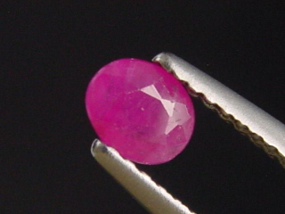Ruby 0,42 Ct. oval 5 x 4 mm Tanzania