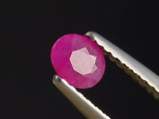 Ruby 0,42 Ct. oval 5 x 4 mm Tanzania