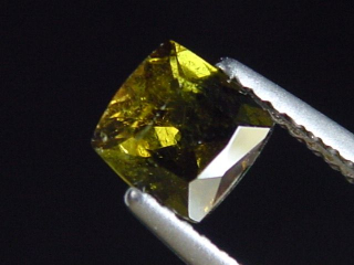 Vesuvianit 0,84 Ct. Kissenschliff - Bellecombe, Val d'Aosta, Italien