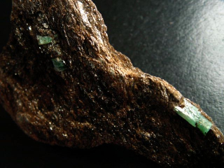 Emerald crystal specimen 87 mm - Habachtal, Austria