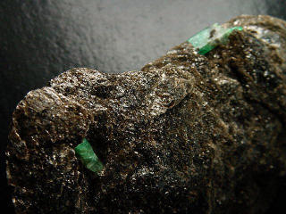 Emerald crystal specimen 66 mm - Habachtal, Austria