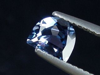 Blue Spinel 1,00 Ct. half moon cut Tanzania