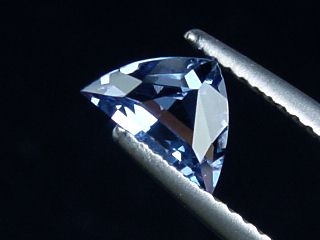 Blue Spinel 0,96 Ct. trillion cut Tanzania