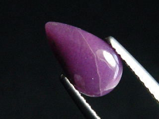 Sugilite 1,08 Ct. pear cabochon