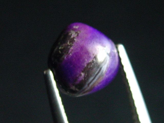 Sugilite 1,33 Ct. pear cabochon