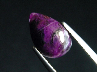 Sugilite 2,16 Ct. pear cabochon