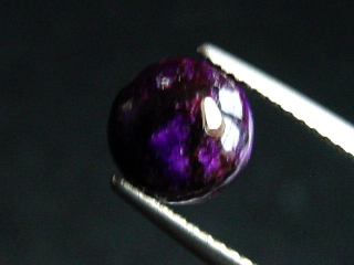 Sugilite 2,15 Ct. round cabochon