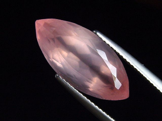 Rose Quartz 8,34 Ct. intense pink navette