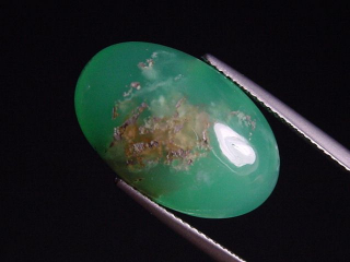 Chrysoprase 13,48 Ct. oval cabochon Brazil