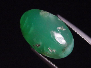 Chrysoprase 6,41 Ct. oval cabochon Brazil