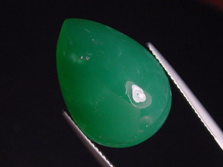 Chrysoprase 19,74 Ct. pear cabochon Brazil