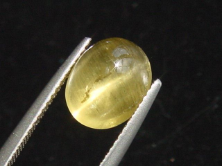 Goldberyll Katzenauge 2,67 Ct. Oval Cabochon - Minas Gerais, Brasilien