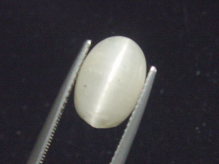 Quartz cat's eye 4,86 Ct. cabochon - Minas Gerais, Brazil