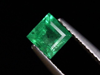 Emerald 0,64 Ct. fine green square