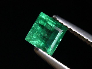 Emerald 0,61 Ct. fine green square