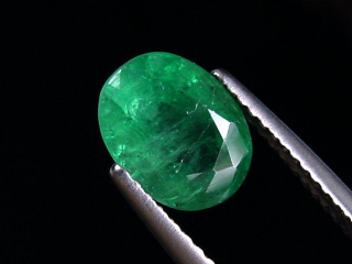 Emerald 1,71 Ct. fine green oval