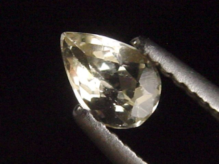 Montebrasit 0,39 Ct. Tropfen facettiert - Minas Gerais, Brasilien