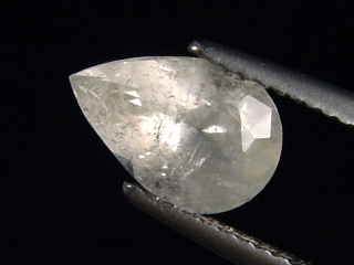 Datolith 1,76 Ct. Tropfen facettiert - Charcas, Mexiko