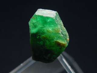 Emerald crystal 15 mm fine green - Muzo, Colombia