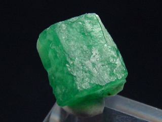 Emerald crystal 8 mm fine green - Muzo, Colombia