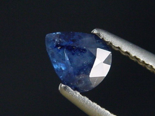 Blauer Saphir 0,66 Ct. Tropfen 6 x 5 mm Sri Lanka