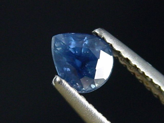 Blauer Saphir 0,64 Ct. Tropfen 5 x 4 mm Sri Lanka