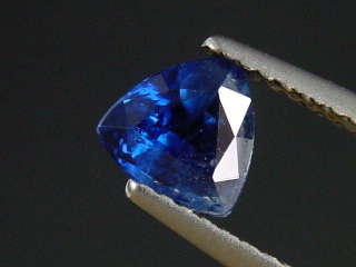 Kyanite / Disthen 0,98 Ct. fine blue trillion