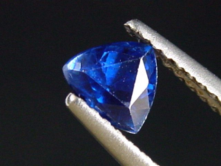 Kyanit / Disthen 0,66 Carat feines Blau Trillant